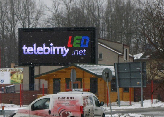 Oι πινακίδες υπαίθρια διαφήμιση LED οθόνη ψηφιακή P20mm στην Πολωνία